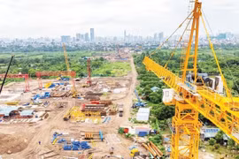 Construction is underway at the Tu Lien Bridge project in Hanoi. (Photo: nhandan.vn)