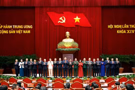 Party General Secretary To Lam and members of the Politburo and the Secretariat of the 14th Party Central Committee make their debut at the first session of the 14th Party Central Committee. (Photo: VNA)