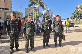 Vietnamese team conducts a field survey in La Guaira to assess the situation and prepare for the deployment of personnel and equipment for search-and-rescue operations. (Photo: qdnd.vn)