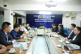 At the working session between representatives from Hanoi Financial and Banking University and the Lao Ministry of Education and Sports. (Photo: VNA)