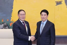 State President Luong Cuong (right) receives Cho Hyun-sang, Chair of the APEC Business Advisory Council (ABAC) 2025, on July 15 (Photo: VNA)