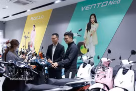 Hanoi’s roadmap to implement low-emission zones from July is providing a strong boost to the electric two-wheeler market (Photo: VNA)