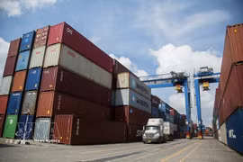 Containers at Cat Lai Port in Ho Chi Minh City. (Photo: VNA)