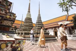Visitors at a tourist site in Bangkok, Thailand. (Photo: Xinhua/VNA)