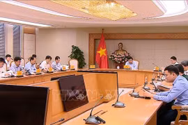 Deputy Prime Minister Nguyen Chi Dung chairs a meeting with ministries, agencies and businesses on September 30 to discuss the implementation of the 11 strategic technology groups. (Photo: VNA)