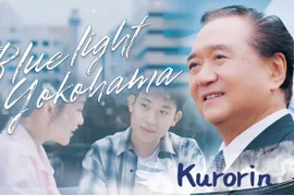 Kanagawa Governor Kuroiwa Yuji sings in Vietnamese language in the “Blue Light Yokohama” music video. (Photo: BETORAKU)