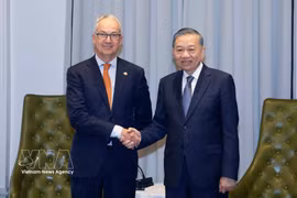 General Secretary of the Central Committee of the Communist Party of Vietnam (CPV) and President To Lam (R) receives Nicholas Moore, Australia’s Special Envoy for Southeast Asia, in Sydney on August 10. (Photo: VNA)