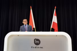 Vietnamese Ambassador to Austria Vu Le Thai Hoang speaks at the Vietnam-Austria forum on skilled labour and vocational training (Photo: VNA)