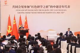 Party General Secretary and State President To Lam addresses the meeting with the two countries’ youth participating in the “Red Study Tour” programme on April 15. (Photo: VNA)