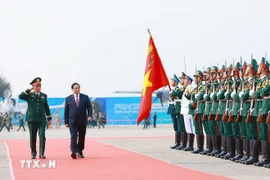  Prime Minister Pham Minh Chinh (second from left ) attends Vietnam International Defence Expo 2024 (Photo: VNA)