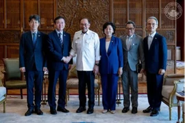 Malaysian Prime Minister Datuk Seri Anwar Ibrahim (fourth from right) welcomes the RoK President’s Special Envoy Kim Young Choon (Photo: Prime Minister Anwar Ibrahim's Facebook)