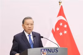 Party General Secretary To Lam delivers a policy speech at Lee Kuan Yew School of Public Policy. (Photo: VNA)