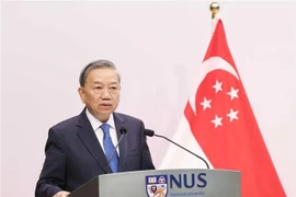 Party General Secretary To Lam delivers a policy speech at Lee Kuan Yew School of Public Policy (Photo: VNA)