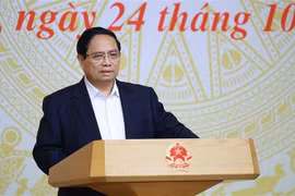 Prime Minister Pham Minh Chinh speaks at the teleconference with leaders of 17 provinces and cities with a high demand for social housing (Photo: VNA)