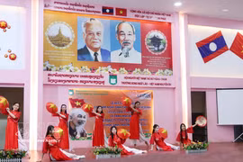 An art performance at the ceremony to commemorate the 136th birth anniversary of President Ho Chi Minh. (Photo: VNA)