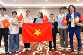 All five Vietnamese students win medals at World Young Physicists Olympiad (Photo: VNA)
