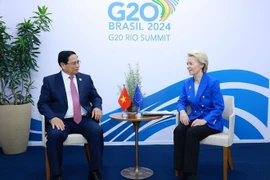 Prime Minister Pham Minh Chinh (L) meets with President of the European Commission (EC) Ursula von der Leyen at the G20 Summit 2024 in Brazil. (Photo: VNA)