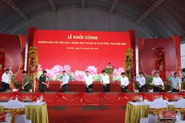 Party General Secretary To Lam (five from left) and other delegates at the ground-breaking ceremony (Photo: VNA)