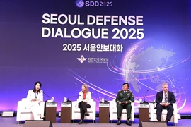 Deputy Minister of National Defence Sen. Lieut. Gen. Hoang Xuan Chien (second from right) attends the 14th Seoul Defence Dialogue's session on reducing military tensions and establishing long-term trust. (Photo: VNA)