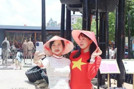 People take a photo during the celebration of National Reunification Day. (Photo: VNA)