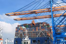 The United Overseas Bank (UOB), Citigroup and Standard Chartered forecast Vietnam's GDP growth of 7.2–8% this year. (Photo: VNA)