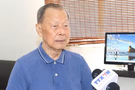 Li Minghan, a scholar who has devoted more than half of his life to studying the revolutionary life and career of President Ho Chi Minh and the country and people of Vietnam, talks to the Vietnam News Agency (Photo: VNA)