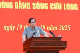 Prime Minister Pham Minh Chinh speaks at the conference on the implementation of expressway projects in the Mekong Delta (Photo: VNA)