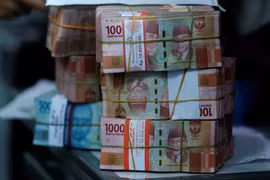 Indonesia tightens foreign currency purchases to protect the rupiah