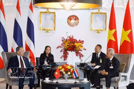 General Secretary of the Communist Party of Vietnam Central Committee and State President To Lam (L) meét with President of the Thai National Assembly and Speaker of the House of Representatives Sophon Saram on May 28. (Photo: VNA)