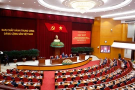 The meeting between the Party Central Committee’s Politburo and Secretariat and former members of the Party Central Committee on February 4. (Photo: VNA)