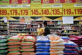 Rice is displayed for sale at a supermarket in Bangkok, Thailand. (Photo: AFP/VNA)