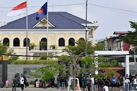 People gather in front of the Indonesian Embassy in Phnom Penh on January 19. (Photo: AFP/STR)