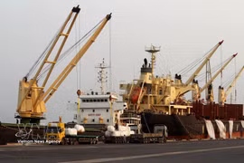 Handling goods for production and export at Saigon – Tan Thuan Port. (Photo: VNA) 