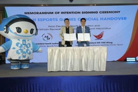 Representatives from the Vietnam Recreational and Electronic Sports Association and the Asian Esports Federation sign the Memorandum of Understanding confirming Vietnam as host of the second Asian Esports Games. (Photo: AESF)