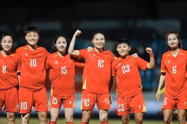 The joy of Vietnamese players as Hai Yen (third from right) scores the opening goal in the 4th minute of the match. (Photo: VNA)