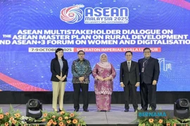 Malaysian Deputy Minister of Rural and Regional Development Rubiah Wang (C) poses for a group photo at ASEAN+3 Forum on Women and Digitalisation. (Photo: bernama.com)