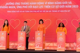 Delegates sign a commitment to joint efforts in promoting gender equality in the digital era. (Photo: VNA)