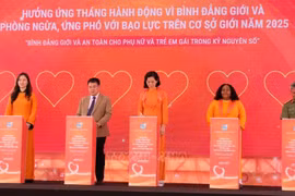 Delegates sign a commitment to joint efforts in promoting gender equality in the digital era. (Photo: VNA)