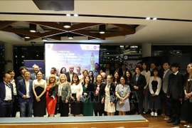 Participants in Financial Insights 2025 pose for a photo (Photo: VNA)