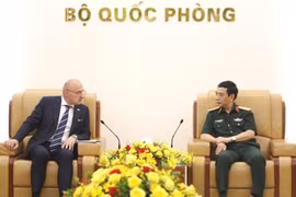 Deputy Prime Minister and Minister of National Defence General Phan Van Giang (R) receives Croatian Minister of Foreign and European Affairs Gordan Grlić Radman. (Photo: VGP)