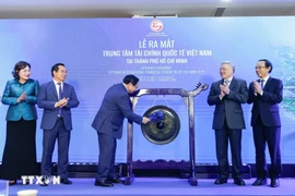 Prime Minister Pham Minh Chinh strikes the gong to inaugurate the Vietnam International Financial Centre in Ho Chi Minh City. (Photo: VNA) 