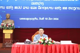 Lao Deputy Prime Minister and Chairman of the Laos–Vietnam Cooperation Committee Saleumxay Kommasith speaks at the conference. (Photo: VNA)