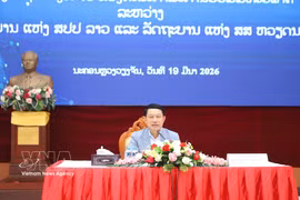 Lao Deputy Prime Minister and Chairman of the Laos–Vietnam Cooperation Committee Saleumxay Kommasith speaks at the conference. (Photo: VNA)