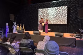 An art performance at the “Festival of Solidarity” held in Cergy (Photo: VNA)