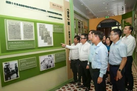 Vietnam Journalists’ Association members visit Vietnam Revolutionary Youth League's Headquarters in Guangzhou (Photo: VNA)