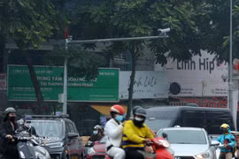 The installation of AI-powered camera systems on city streets are expected to enhance public awareness and compliance with traffic regulations. (Photo: VNA) 