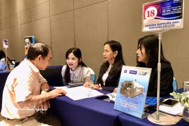 Thai and Vietnamese businesses engage in direct trade connections at the Vietnam–Thailand industrial products trade networking event held on February 13, 2025. (Photo: VNA)