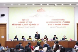 General Secretary and Chairman of the NA Office Le Quang Minh chairs the press conference announcing the results of the NA's 10th session (Photo: VNA)