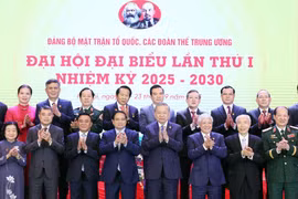 Party General Secretary To Lam (fourth from right, first row), and Prime Minister Pham Minh Chinh (fourth from left, first row) attend the first Congress of the Party Organisation of the Vietnam Fatherland Front and Central Mass Organisations for the 2025-2030 term. (Photo: VNA)