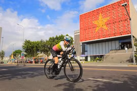 An athlete in the VNG IRONMAN 70.3 Da Nang event (Photo: baovanhoa.vn)